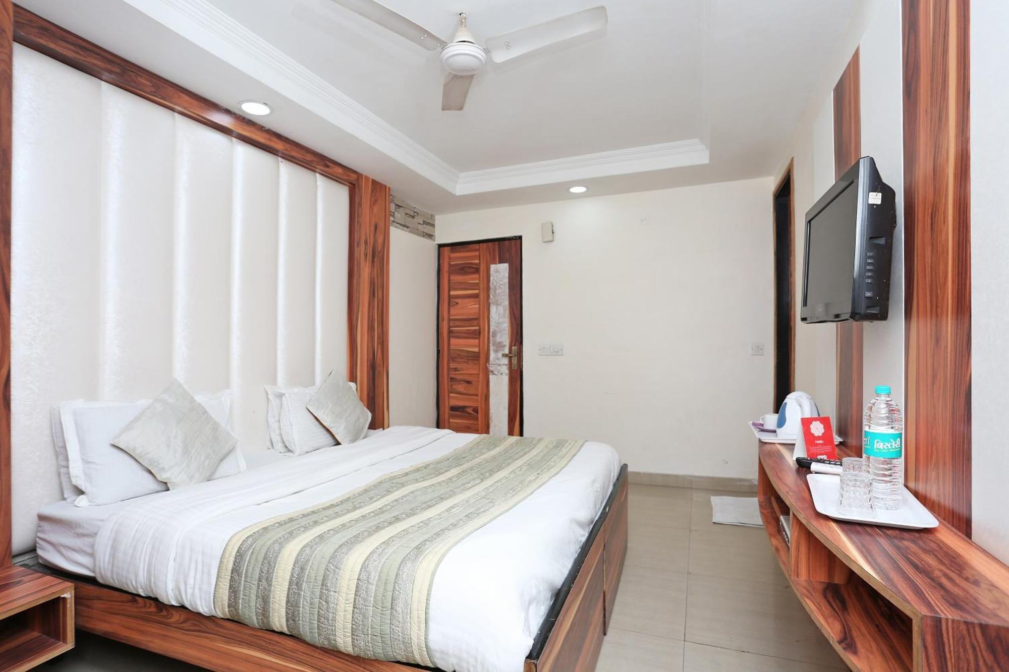 Oyo Flagship Hotel F Five New Delhi Extérieur photo