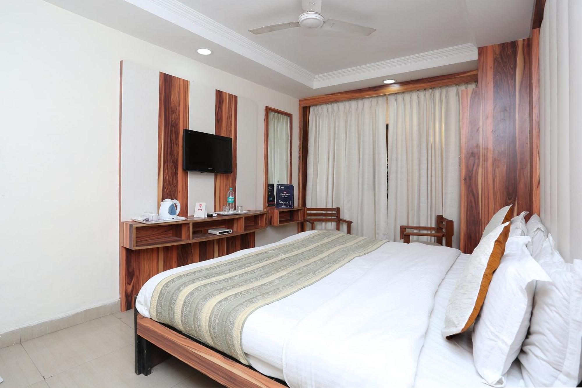 Oyo Flagship Hotel F Five New Delhi Extérieur photo
