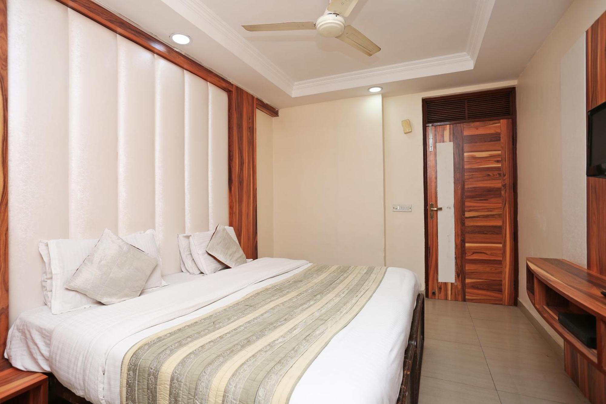 Oyo Flagship Hotel F Five New Delhi Extérieur photo