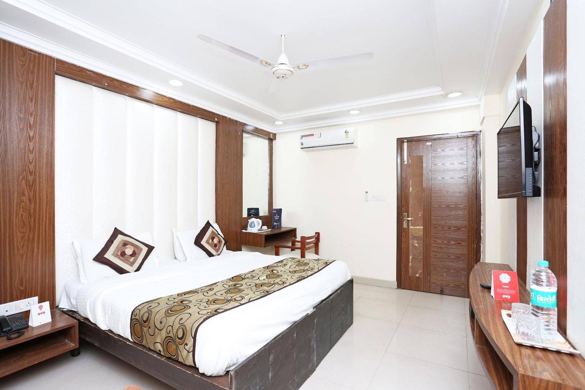 Oyo Flagship Hotel F Five New Delhi Extérieur photo
