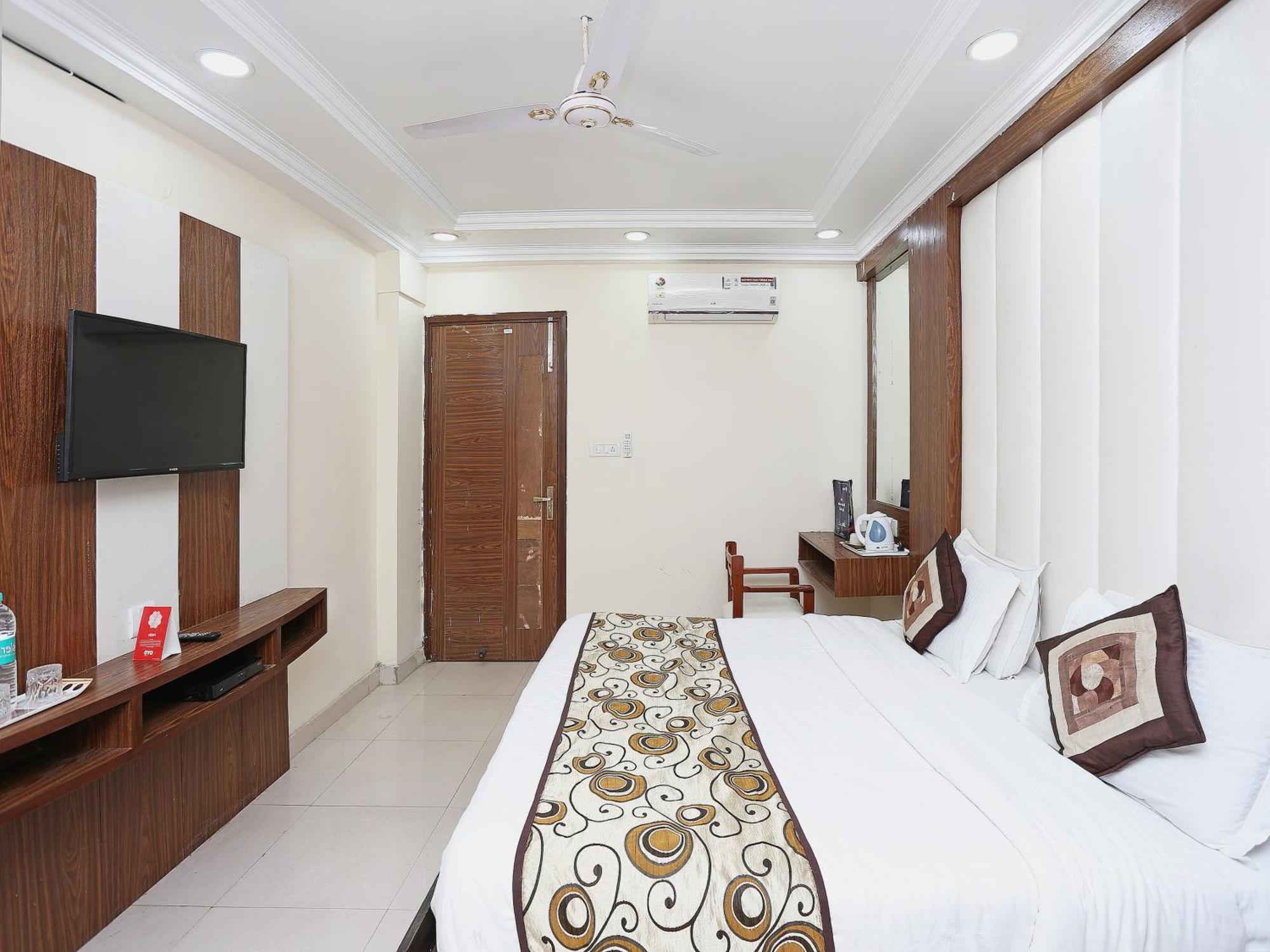 Oyo Flagship Hotel F Five New Delhi Extérieur photo