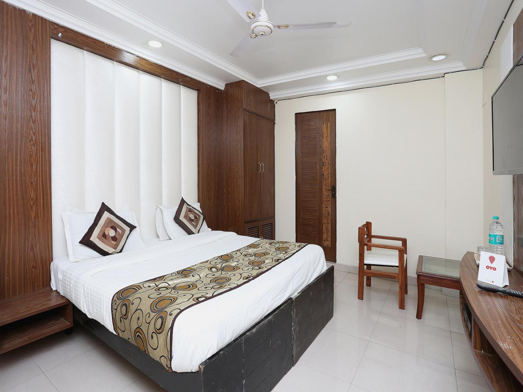 Oyo Flagship Hotel F Five New Delhi Extérieur photo