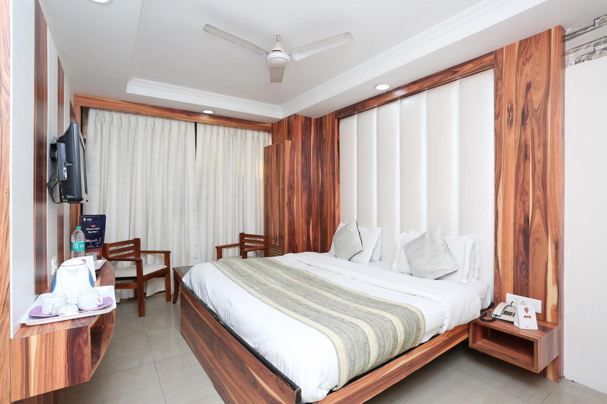 Oyo Flagship Hotel F Five New Delhi Extérieur photo
