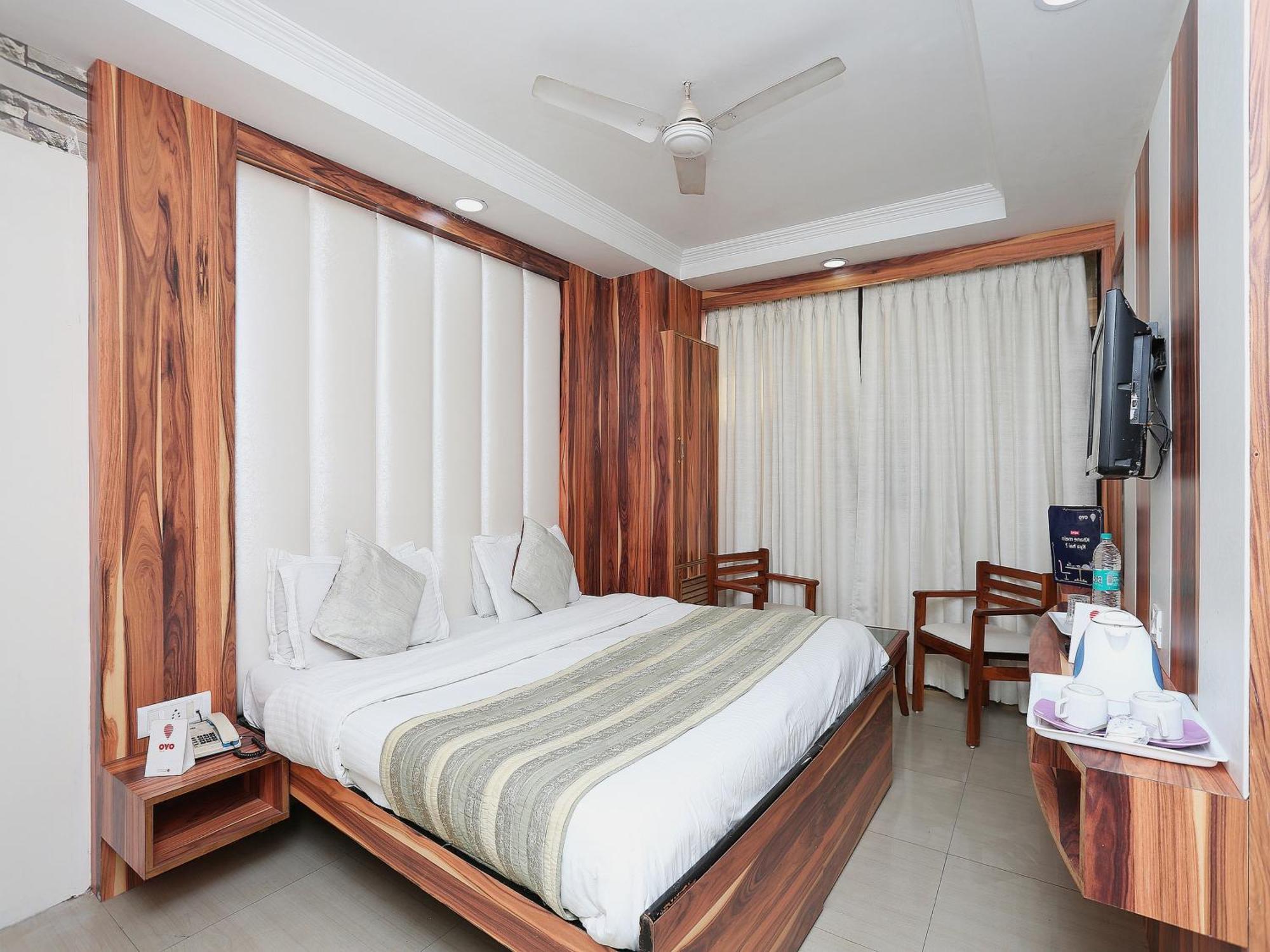 Oyo Flagship Hotel F Five New Delhi Extérieur photo